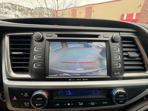 Used 2018 Toyota Highlander XLE image 27