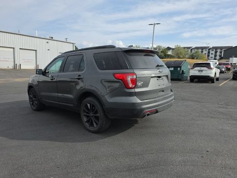Used 2017 Ford Explorer XLT w/ Equipment Group 202A AWD/4WD image 4