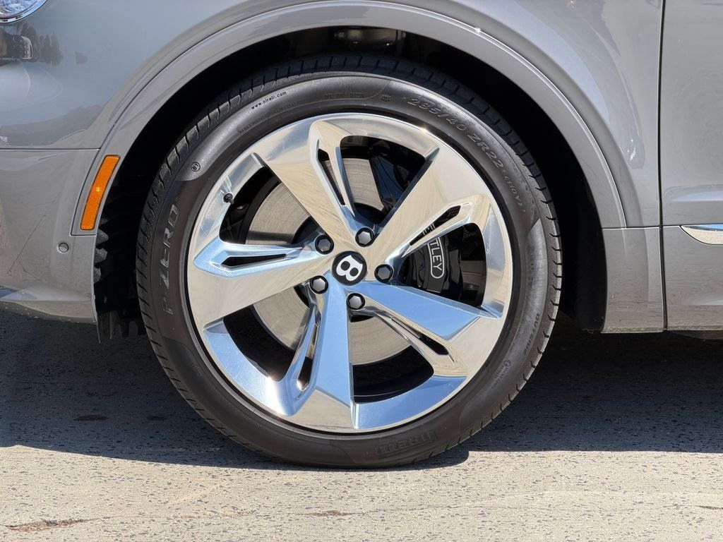 Certified 2025 Bentley Bentayga AWD/4WD image 7