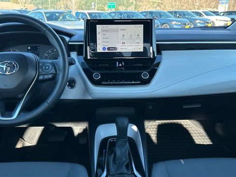 Used 2025 Toyota Corolla SE image 24