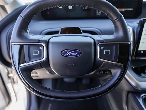 Used 2025 Ford Expedition Platinum image 13