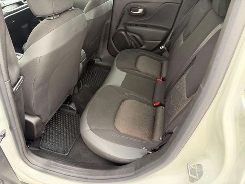Used 2023 Jeep Renegade Latitude AWD/4WD image 14