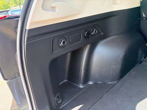 Used 2023 Subaru Forester AWD/4WD image 10