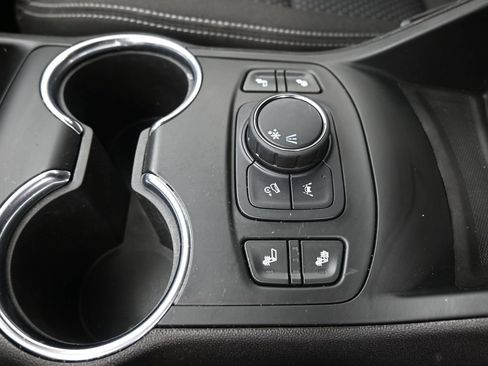 Used 2023 GMC Terrain SLE w/ Driver Convenience Package image 17