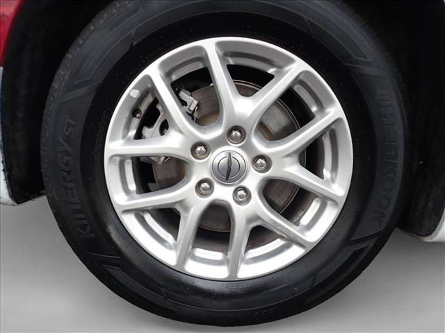 Used 2024 Chrysler Pacifica Touring-L FWD image 7