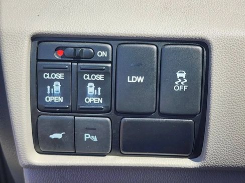 Used 2015 Honda Odyssey Touring image 18