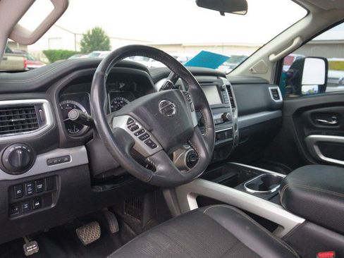 Used 2017 Nissan Titan PRO-4X AWD/4WD image 16