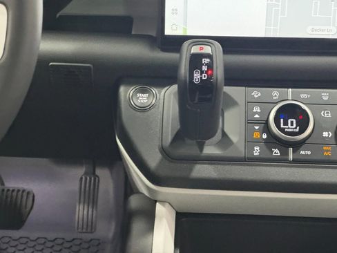 Used 2025 Land Rover Defender 110 S image 16