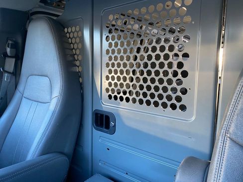 Used 2012 Chevrolet Express 2500 RWD image 15