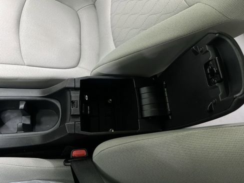 Used 2025 Toyota Corolla Cross L image 23