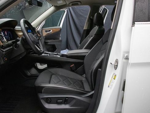 Used 2024 Volkswagen Atlas SE image 29