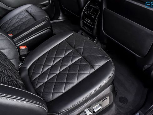 Used 2024 BMW X7 xDrive40i w/ M Sport Package image 22