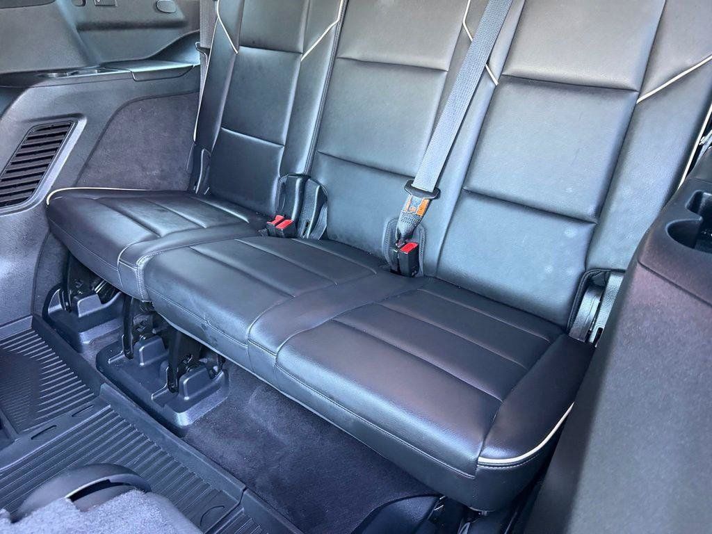 Used 2021 Cadillac Escalade Premium Luxury AWD/4WD image 12