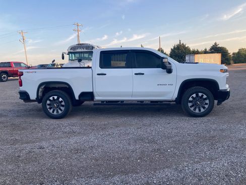 Used 2024 Chevrolet Silverado 2500 Custom w/ Custom Value Package AWD/4WD image 8