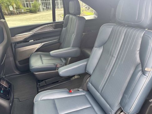 Certified 2025 Cadillac Escalade IQ Luxury 2 w/ LPO, Premium Carpet Package AWD/4WD image 13
