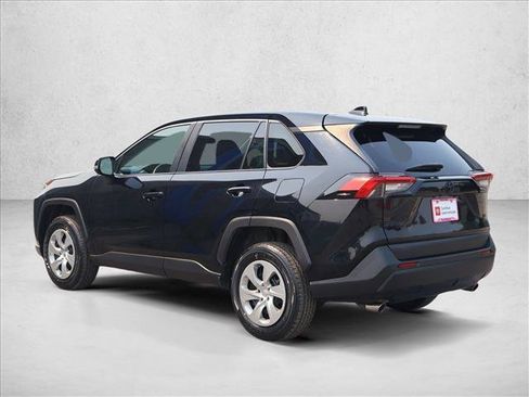 Used 2022 Toyota RAV4 LE AWD/4WD image 7
