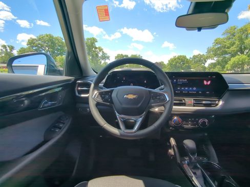 Used 2026 Chevrolet TrailBlazer LT w/ LT Cold Weather Package FWD image 13