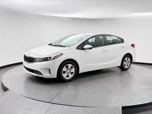 Used 2017 Kia Forte LX FWD image 2