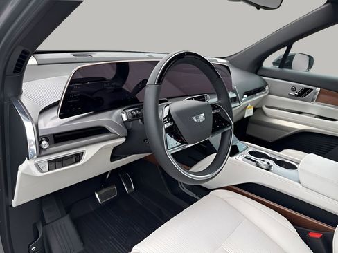 New 2026 Cadillac Vistiq Luxury w/ LPO, Floor Liner Package image 25