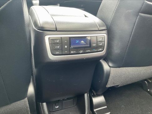 Used 2019 Toyota Highlander Limited Platinum AWD/4WD image 10