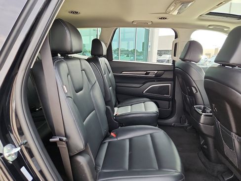 Used 2025 Kia Telluride S image 14