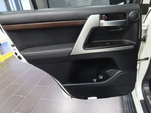 Used 2016 Toyota Land Cruiser Base 4D Sport Utility image 11