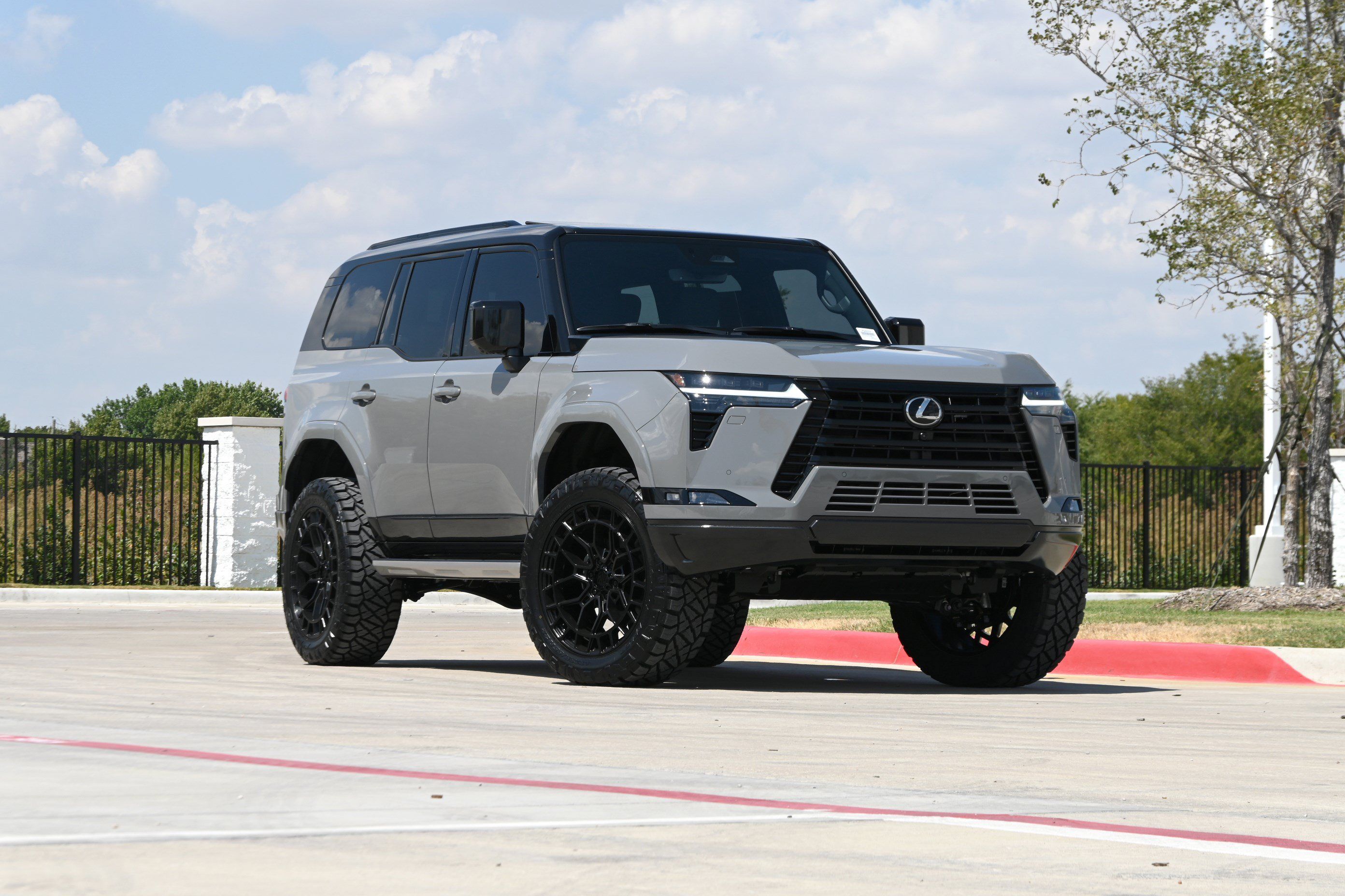 Used 2026 Lexus GX 550 w/ Accessory Package (ZB) AWD/4WD image 2