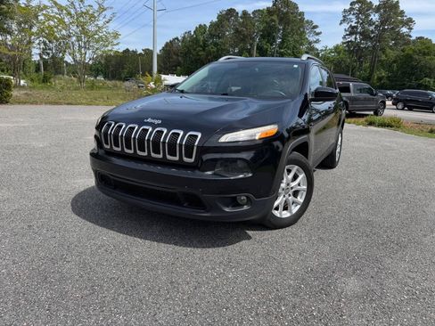 Used 2017 Jeep Cherokee Latitude w/ Comfort/Convenience Group FWD image 30