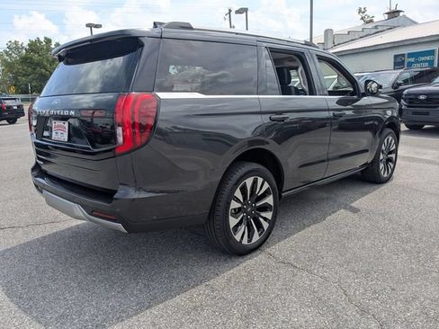 Used 2025 Ford Expedition Platinum w/ Driver's Package AWD/4WD image 4