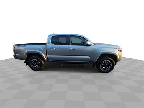 Used 2022 Toyota Tacoma TRD Sport image 9