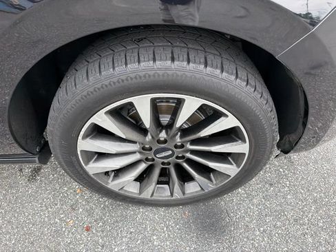 Used 2020 Lincoln Navigator Reserve AWD/4WD image 3