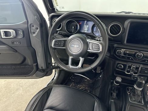 Used 2023 Jeep Wrangler Unlimited Sahara AWD/4WD image 17