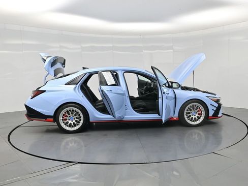 Used 2025 Hyundai Elantra N image 3