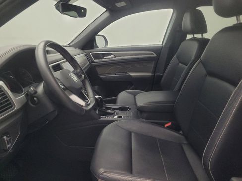 Used 2021 Volkswagen Atlas Cross Sport SE FWD image 17