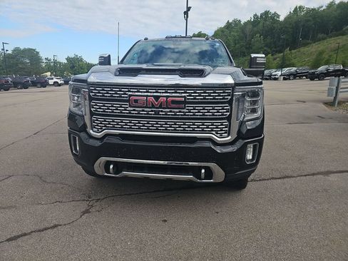 Used 2022 GMC Sierra 2500 Denali w/ Denali Black Diamond Edition AWD/4WD image 2