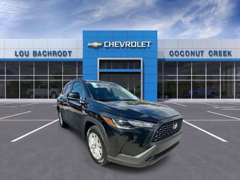 Used 2024 Toyota Corolla Cross LE image 1