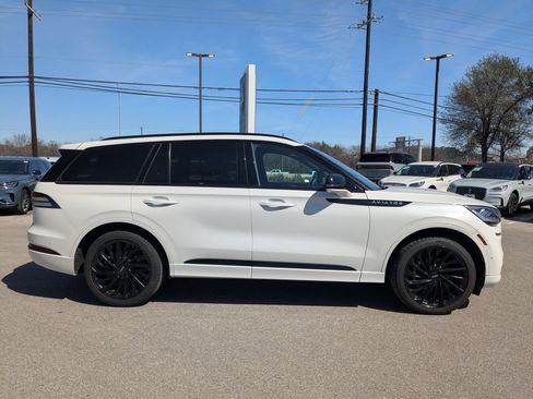 Used 2023 Lincoln Aviator Reserve w/ Equipment Group 201A image 2