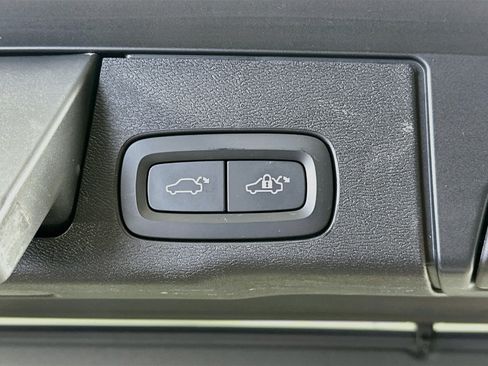 Used 2021 Volvo XC60 T5 Momentum w/ Climate Package FWD image 29
