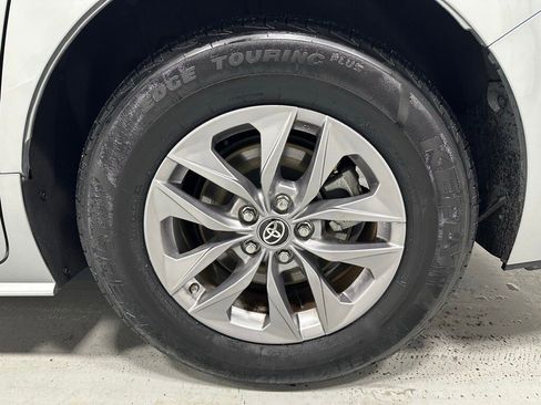 Used 2025 Toyota Sienna XLE image 70