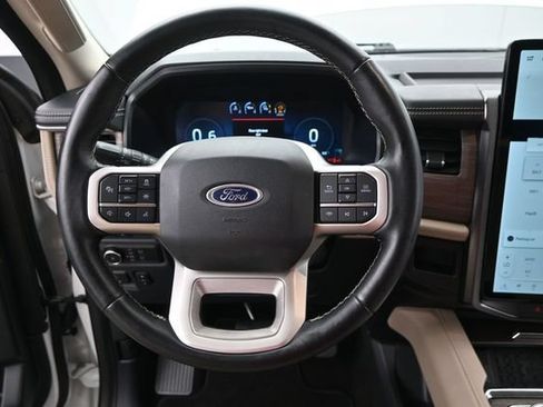 Used 2022 Ford Expedition Limited AWD/4WD image 7