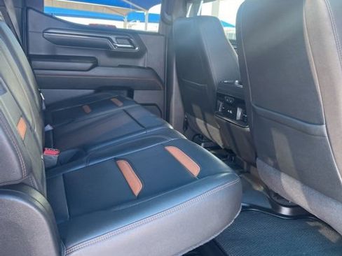 Used 2024 GMC Sierra 1500 AT4 w/ Technology Package image 9