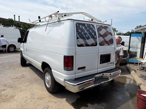 Used 2013 Ford E-250 and Econoline 250 w/ Commercial Cargo Van Pkg RWD image 5