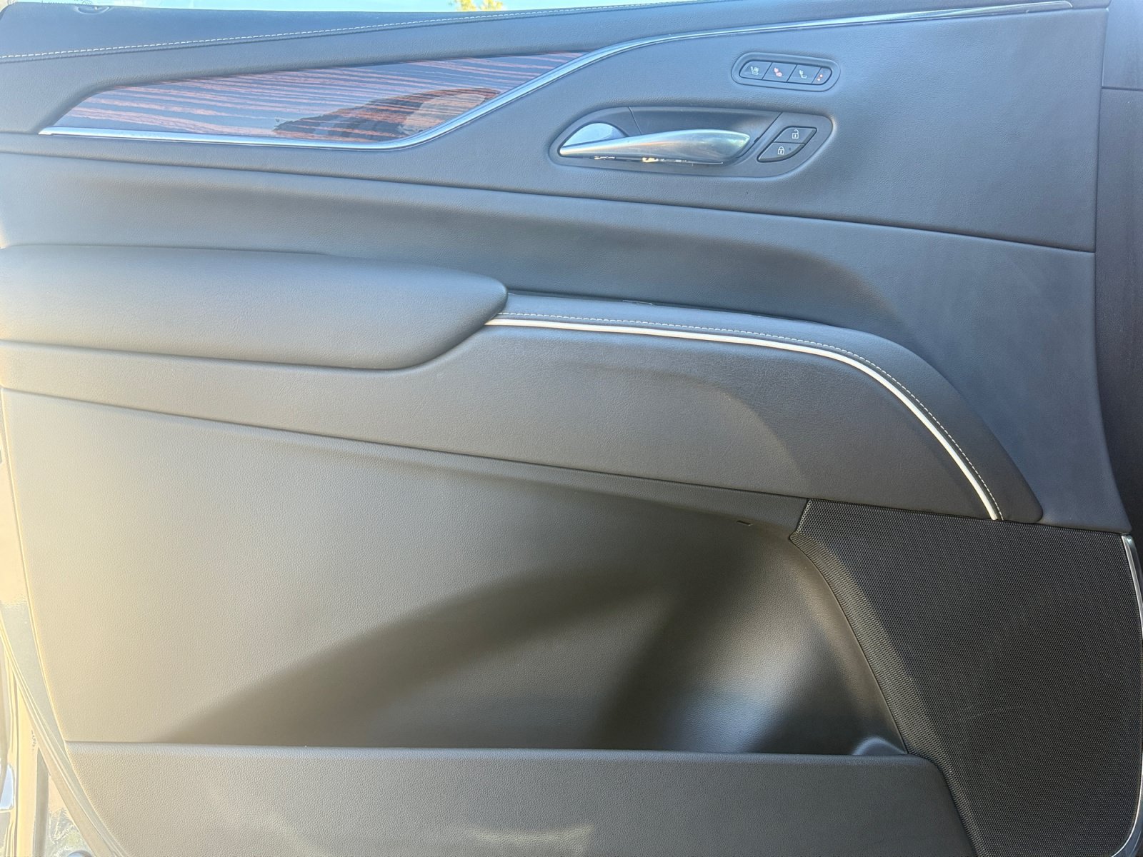 Used 2021 Cadillac Escalade Premium Luxury w/ Driver Assist Tech Package AWD/4WD image 14