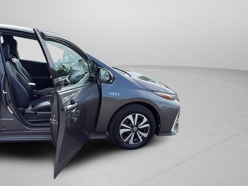Used 2017 Toyota Prius Prime Advanced FWD image 24