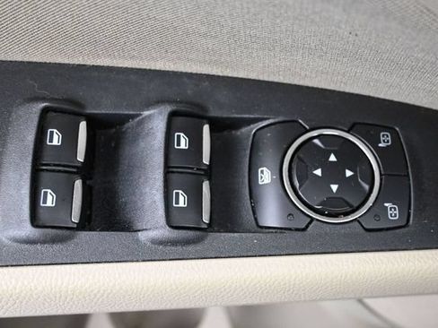 Used 2018 Ford Fusion SE FWD image 14