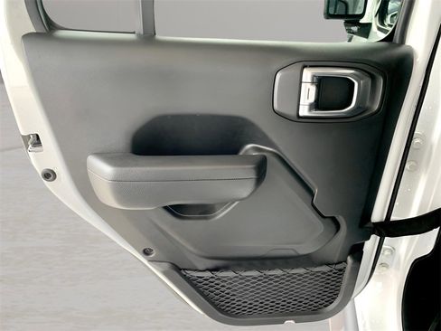 Used 2022 Jeep Gladiator Sport image 16