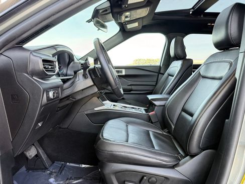 Used 2020 Ford Explorer XLT w/ Equipment Group 202A RWD image 19
