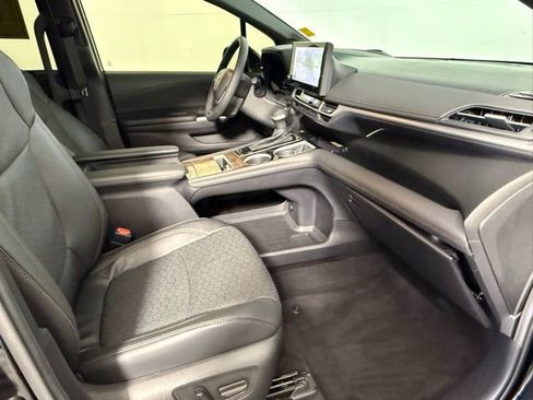 Used 2025 Toyota Sienna Platinum image 55