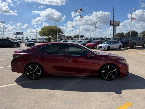 Used 2018 Toyota Camry XLE image 6