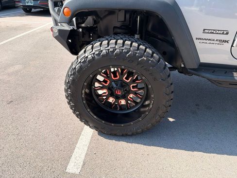 Used 2018 Jeep Wrangler Unlimited Sport S AWD/4WD image 25